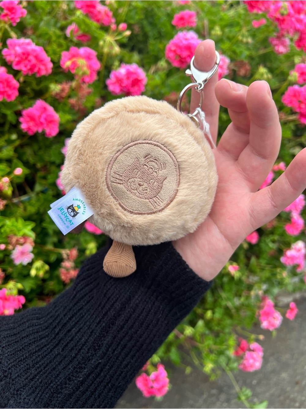 BROWN MACAROON PLUSH KEYCHAIN - Picture 2 of 5